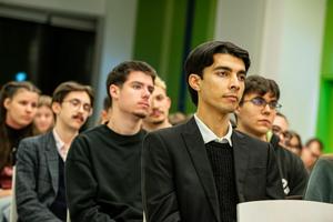 Global Political Messaging - Tomohiko Taniguchi-6